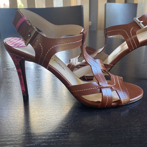 Donald J. Pliner Shoes - Donald J Pliner size 8.5 heels